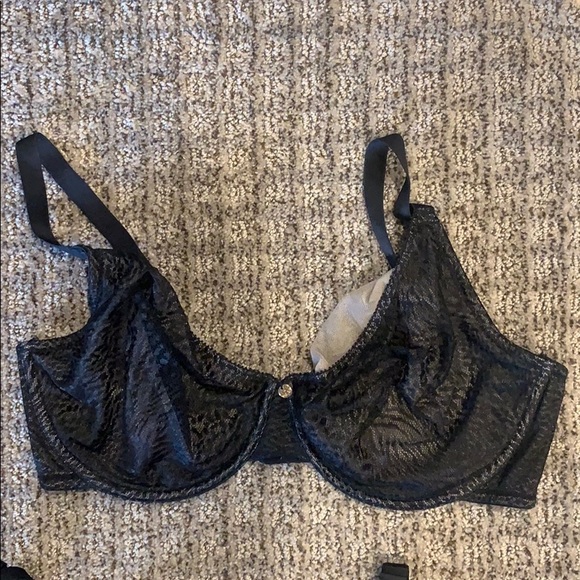 Bras - Picture 3 of 5